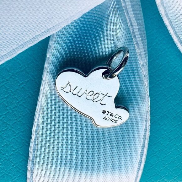 Rare Retired Tiffany & Co. Sweet Heart Charm pendant in Silver - Picture 2 of 2